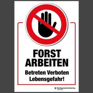 Hinweisschild Forstarbeiten. Betreten verboten. Lebensgefahr.
